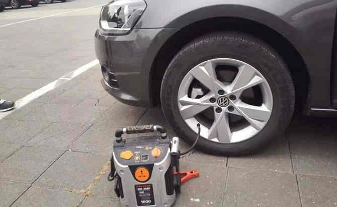 围场汽车搭电案例
